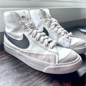 6Y/Women’s 8 Nike Blazers EUC
